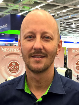 Håkan Hagerman, membri dello staff dell'Elgiganten Megastore di Helsinborg, Svezia