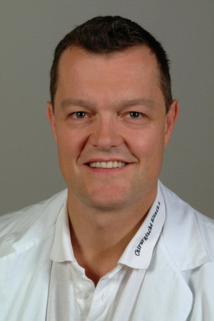 Dott. Konrad Birrer, primario FMH Chirurgia, Medicina dello sport SGSM, Luzern, Svizzera