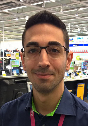 Arash Shirkhan, membri dello staff dell'Elgiganten Megastore di Helsinborg, Svezia